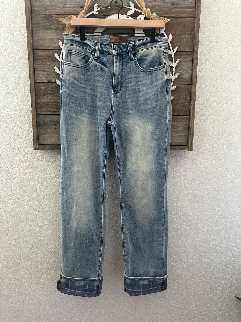 Judy Blue Light Wash Straight Leg Jeans‎ with Cuffed Plaid Hem 11/30
